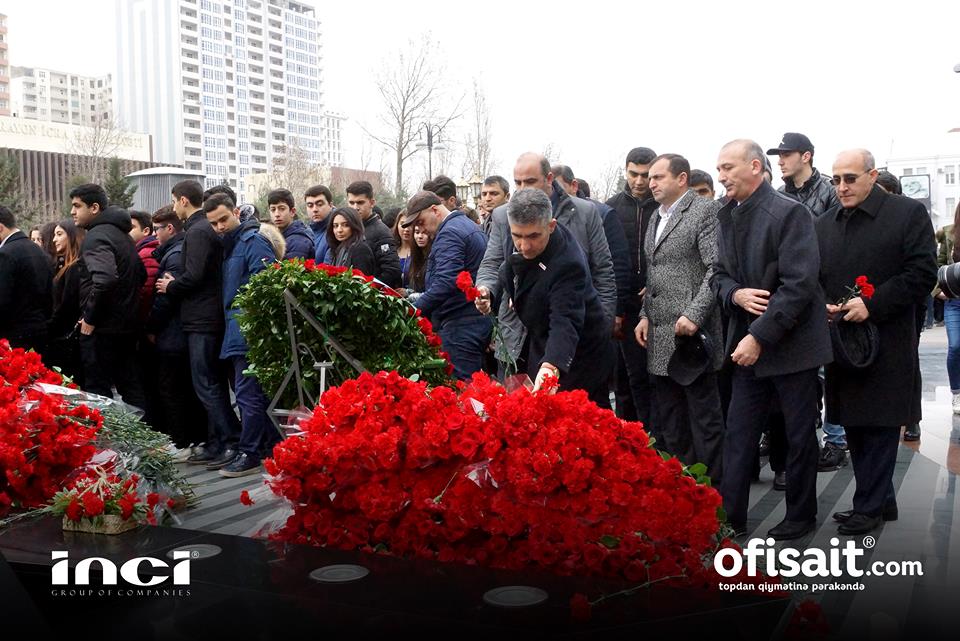 inci-sirketinin-emekdaslari-ana-harayi-abidesini-ziyaret-edib